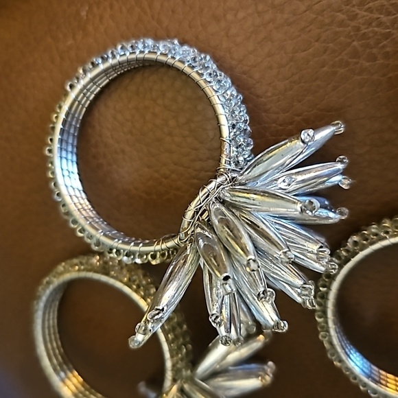 CYNTHIA ROWLEY Set of Four Starburst Holiday Beaded Napkin Rings - Picture 5 of 7